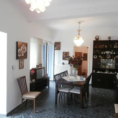 Ktikados Village House. בית נופש Chatzirados